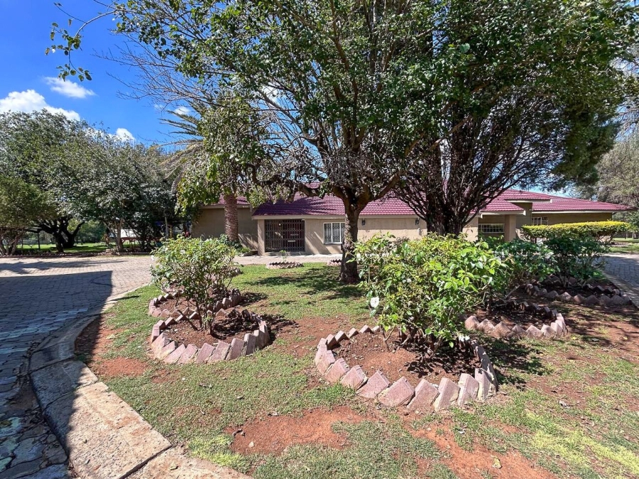 5 Bedroom Property for Sale in Lindequesdrif North West
